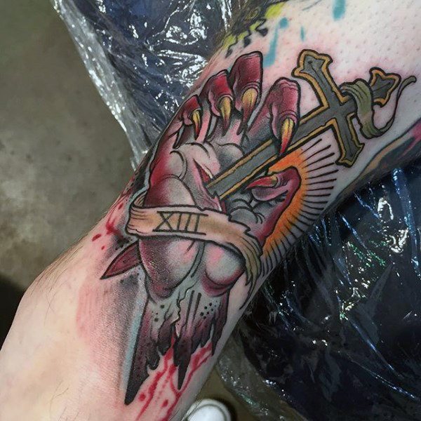 tatuaje interesante para hombre 75