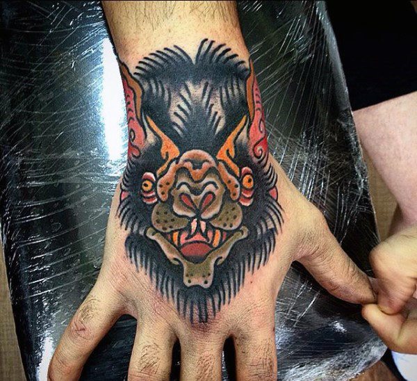 tatuaje murcielago para hombre 01