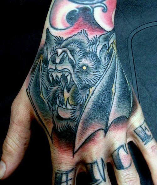 tatuaje murcielago para hombre 04