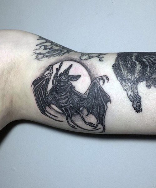 tatuaje murcielago para hombre 30