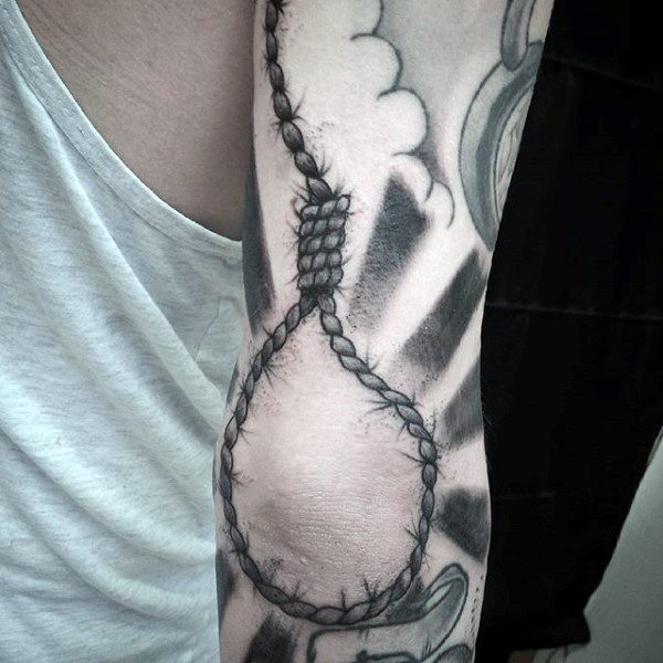 tatuaje nudo corredizo para hombre 05