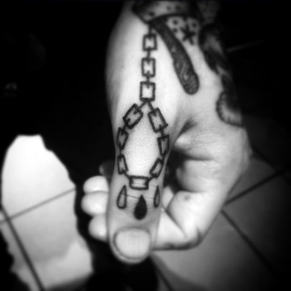 tatuaje nudo corredizo para hombre 09