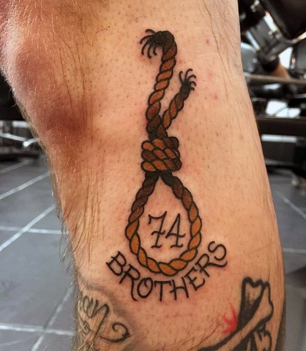 tatuaje nudo corredizo para hombre 11