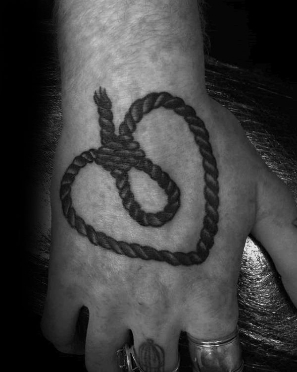 tatuaje nudo corredizo para hombre 14