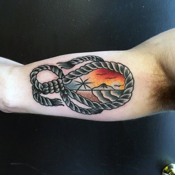 tatuaje nudo corredizo para hombre 15