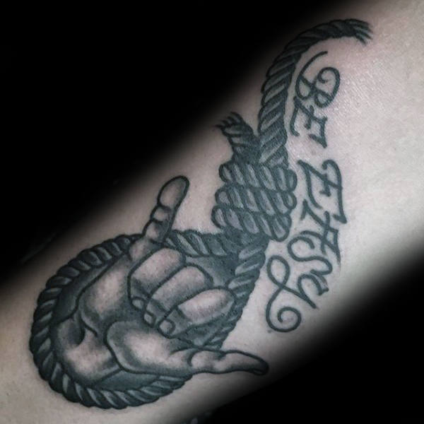 tatuaje nudo corredizo para hombre 24