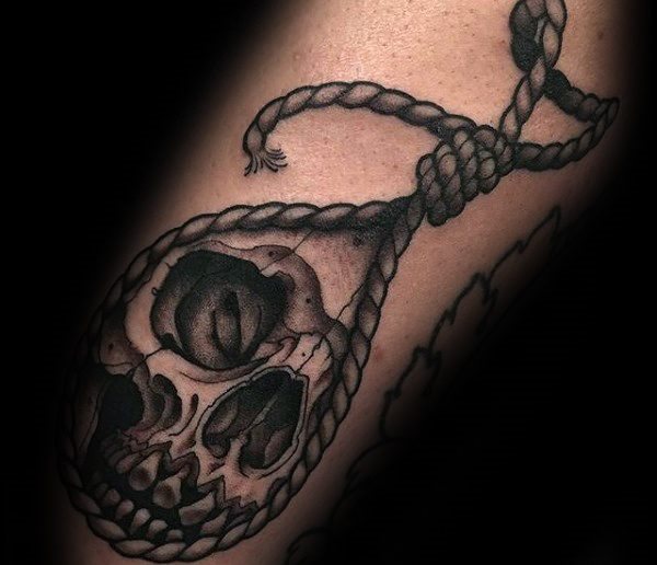 tatuaje nudo corredizo para hombre 34