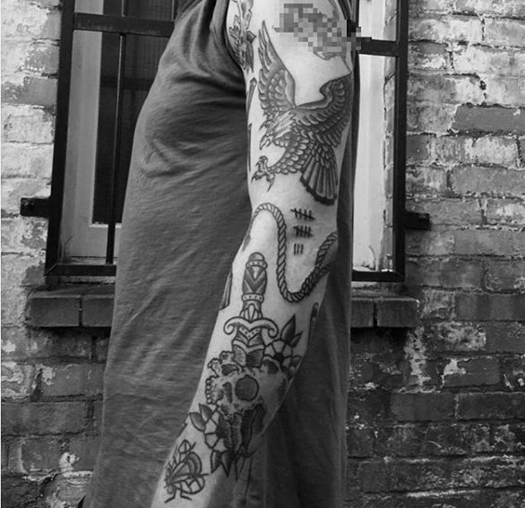 tatuaje nudo corredizo para hombre 39