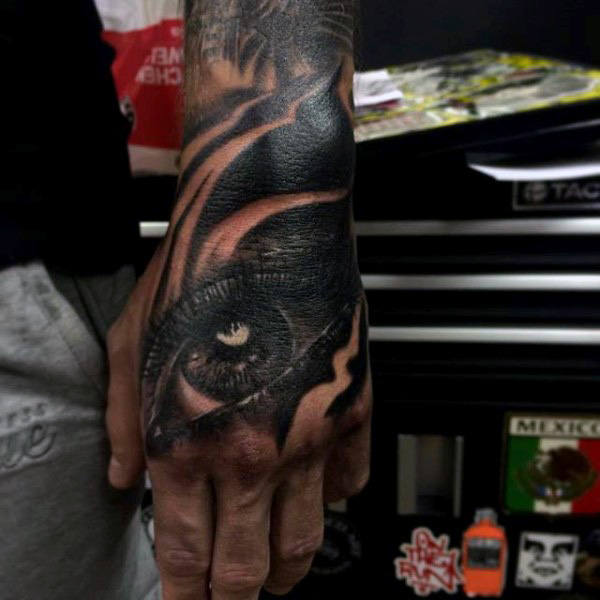 tatuaje ojo para hombre 77