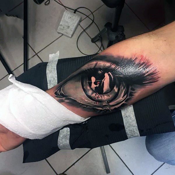 tatuaje ojo para hombre 99