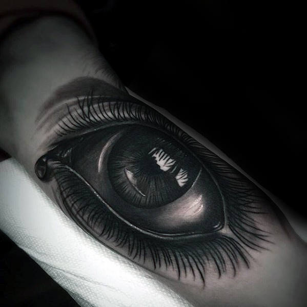 tatuaje ojo realista para hombre 02
