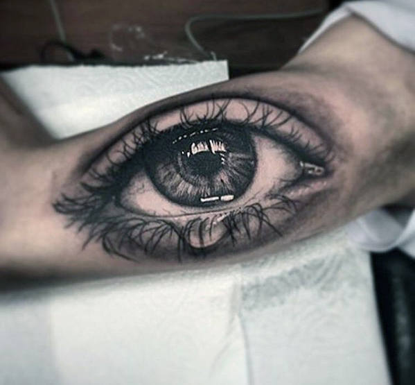 tatuaje ojo realista para hombre 03