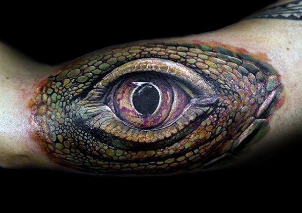 tatuaje ojo realista para hombre 04