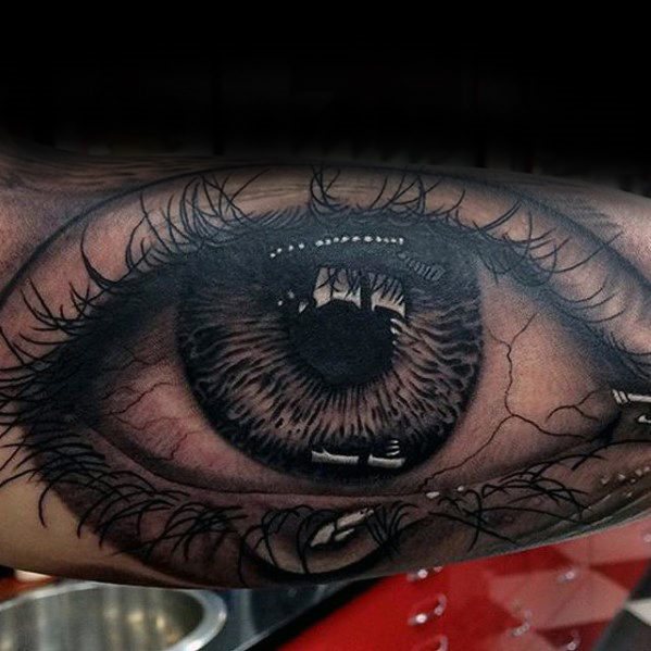 tatuaje ojo realista para hombre 05