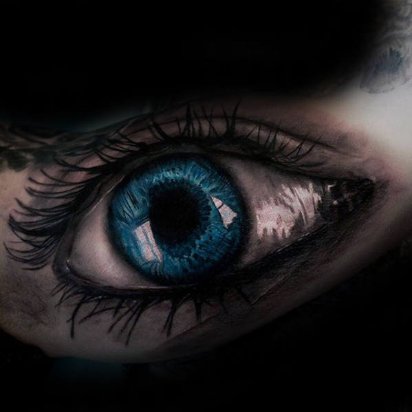 tatuaje ojo realista para hombre 10