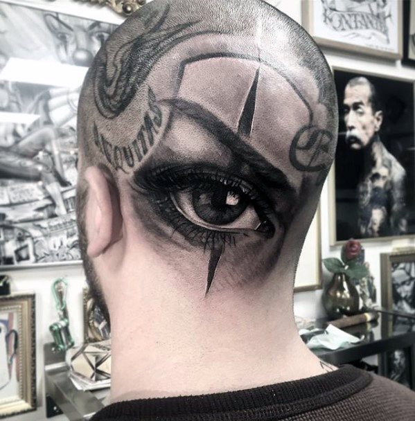 tatuaje ojo realista para hombre 18