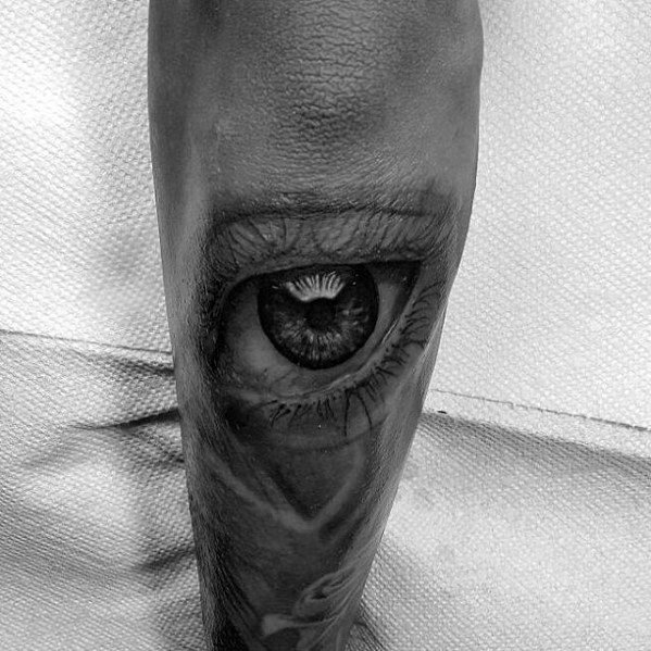 tatuaje ojo realista para hombre 27