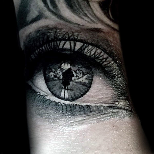 tatuaje ojo realista para hombre 30