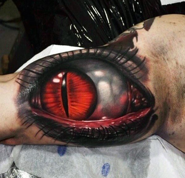 tatuaje ojo realista para hombre 32