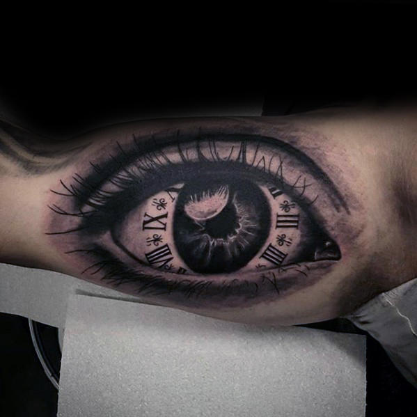 tatuaje ojo realista para hombre 33