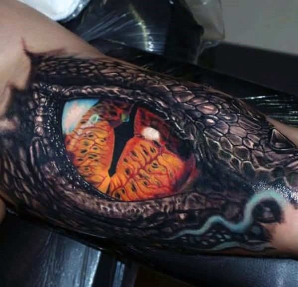 tatuaje ojo realista para hombre 35