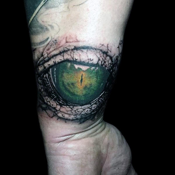 tatuaje ojo realista para hombre 39