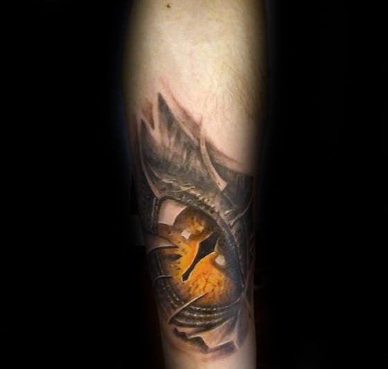 tatuaje ojo realista para hombre 40