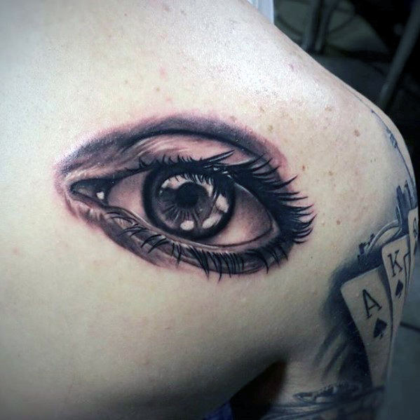 tatuaje ojo realista para hombre 41