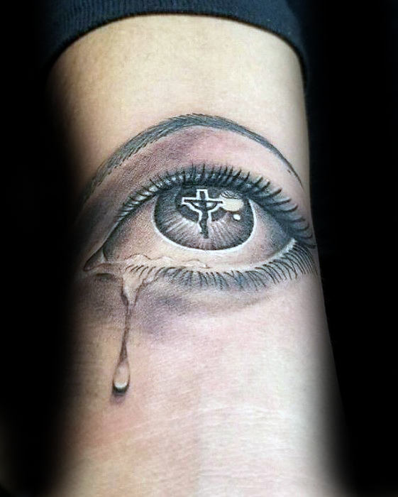 tatuaje ojo realista para hombre 45