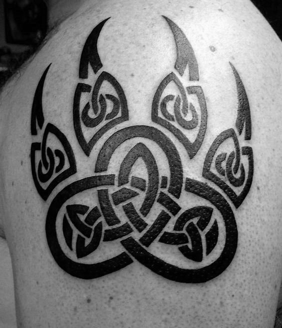tatuaje oso celta para hombre 08