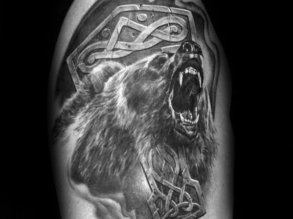 tatuaje oso celta para hombre 13