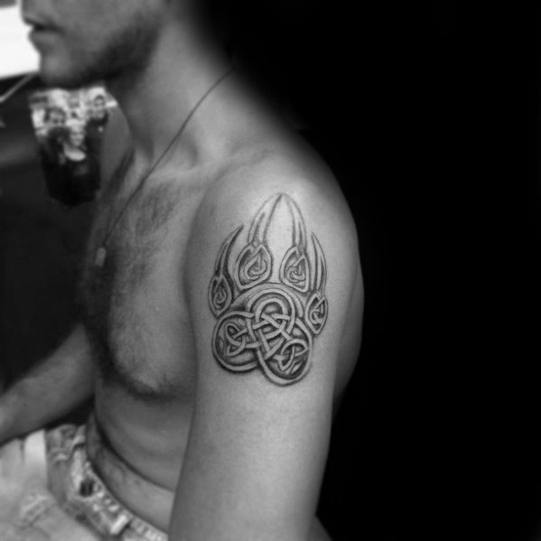 tatuaje oso celta para hombre 14