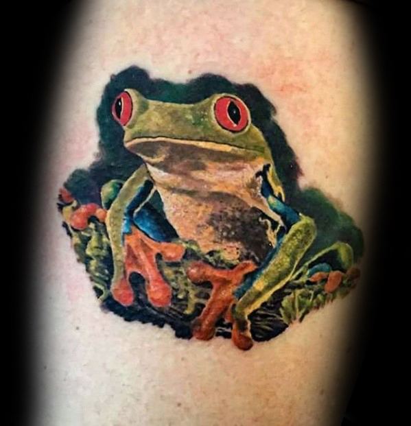 tatuaje rana en arbol para hombre 05