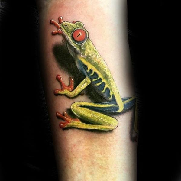tatuaje rana en arbol para hombre 07