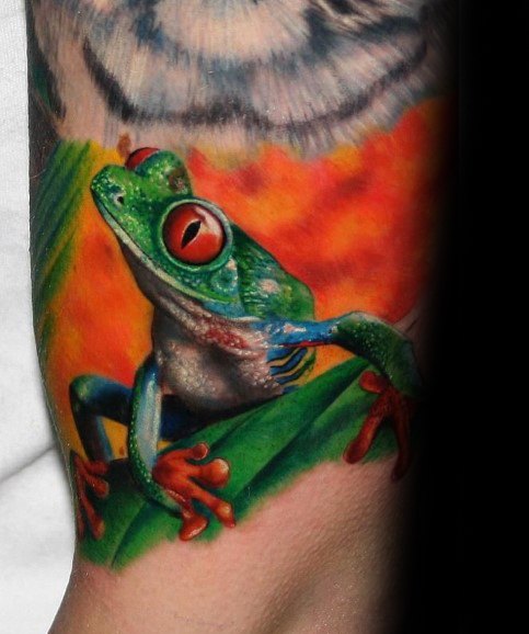 tatuaje rana en arbol para hombre 20