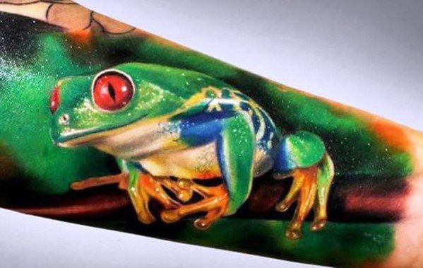 tatuaje rana en arbol para hombre 29