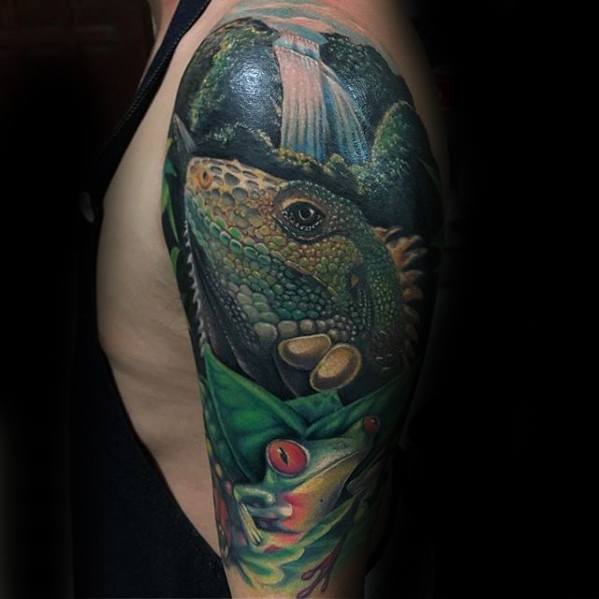tatuaje rana en arbol para hombre 36