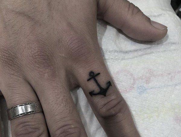 tatuaje simbolo para hombre 19