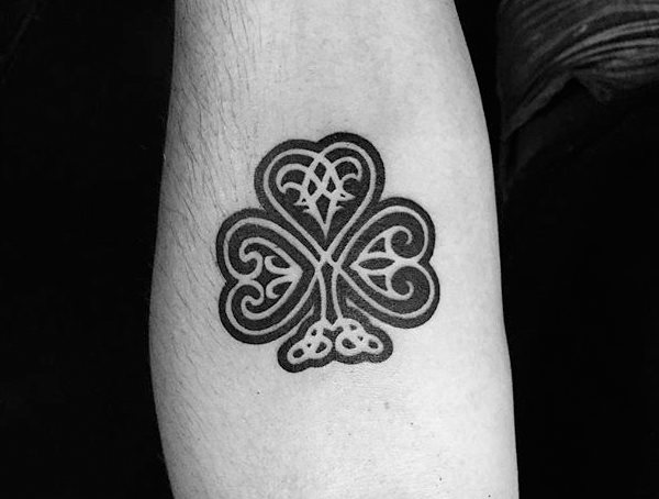 tatuaje simbolo para hombre 30