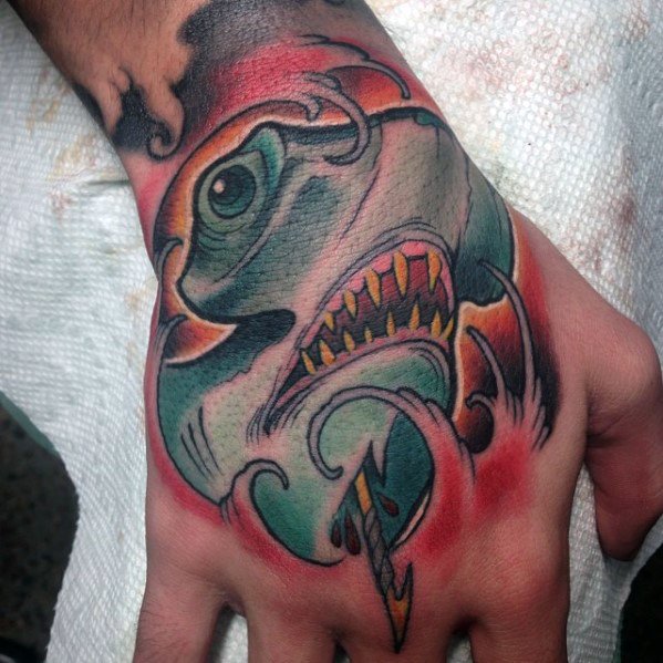 tatuaje tiburon nuevo estilo para hombre 07