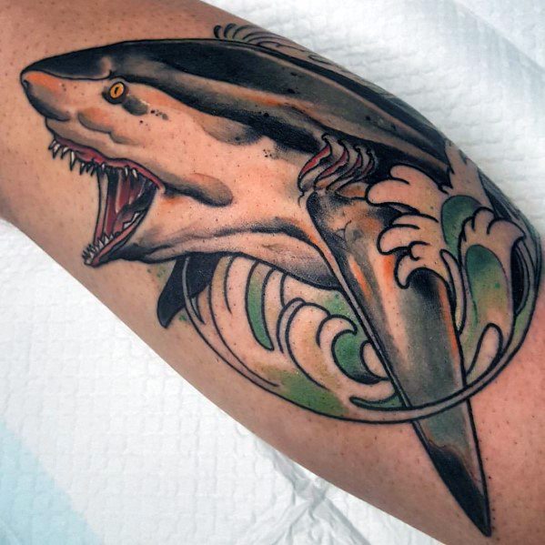 tatuaje tiburon nuevo estilo para hombre 13