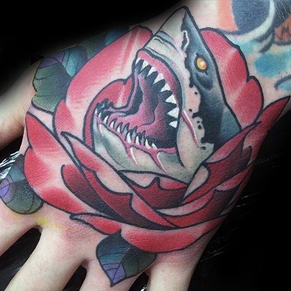 tatuaje tiburon nuevo estilo para hombre 15