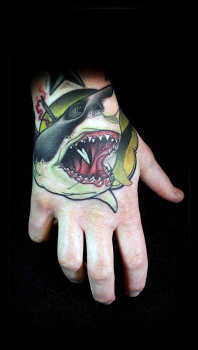 tatuaje tiburon nuevo estilo para hombre 18