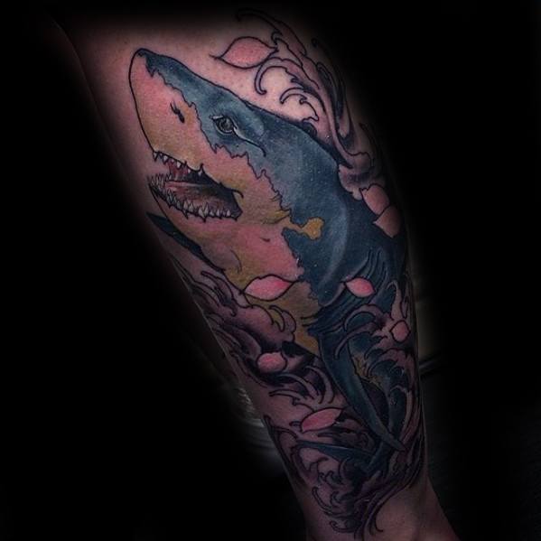tatuaje tiburon nuevo estilo para hombre 21