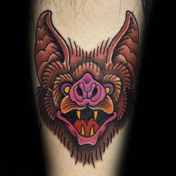 tatuaje tradicional murcielago para hombre 08