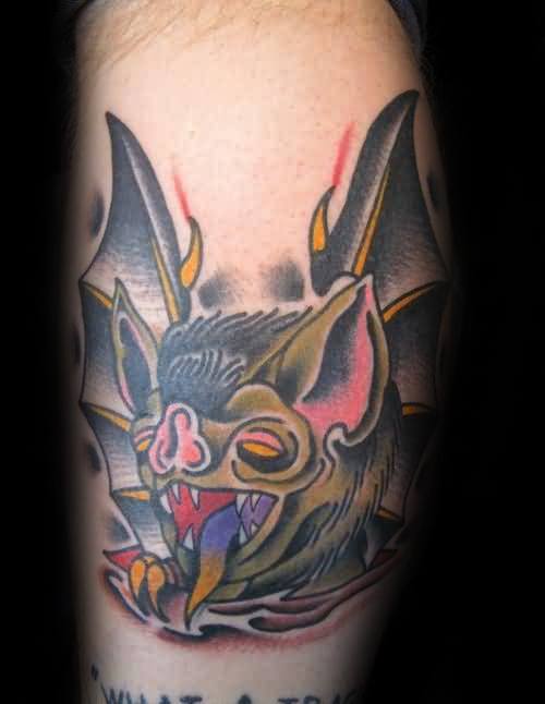 tatuaje tradicional murcielago para hombre 14