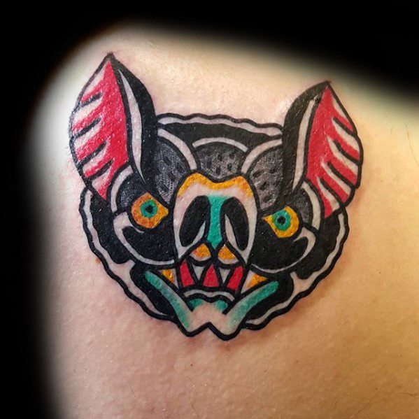 tatuaje tradicional murcielago para hombre 19
