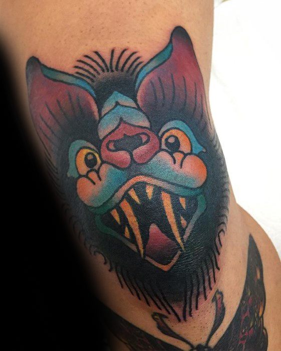 tatuaje tradicional murcielago para hombre 22