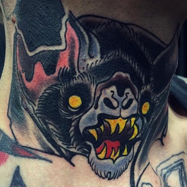 tatuaje tradicional murcielago para hombre 27