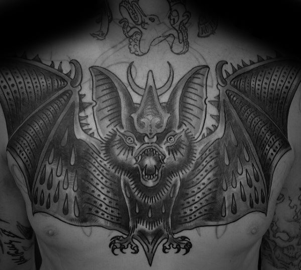 tatuaje tradicional murcielago para hombre 28